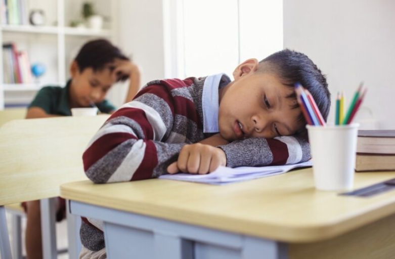 Murid Disuruh Patuh, Tapi Disuruh Berpikir Kritis Juga — Mana yang Bener?