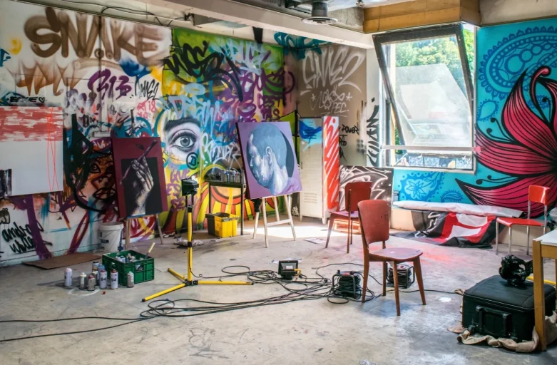 Sekolah di Studio Seni: Menggabungkan Sains, Musik, dan Visual Secara Kreatif